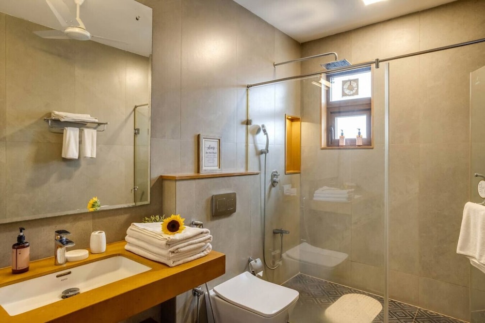 Villa Ayana 5bhk With Pool and Near the Beach
