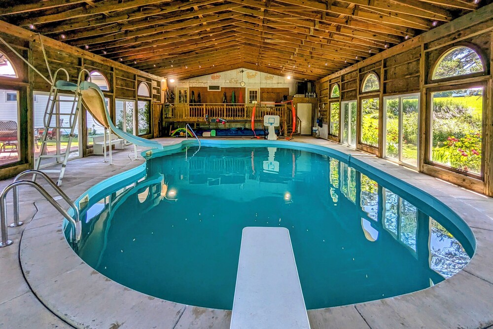 Fire Pit + Game Room: North East Family Retreat!