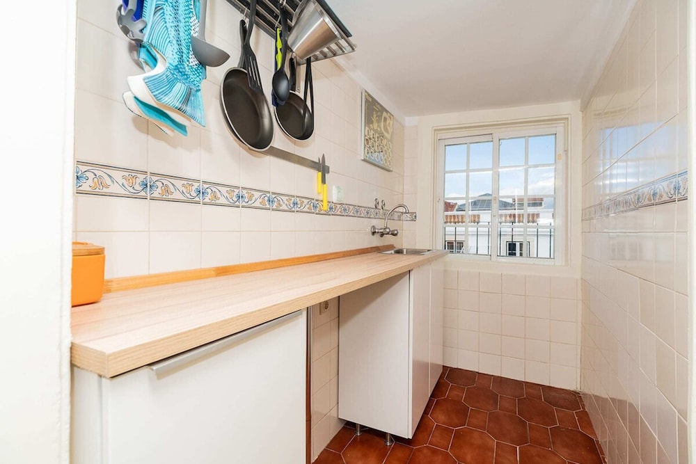 Attic Apartment With Balcony in Bairro Alto view 4
