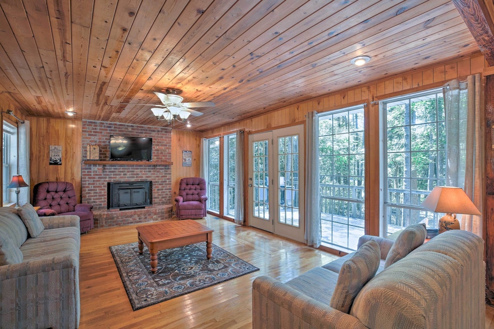 Pet-friendly Toccoa Home w/ Deck  Lake Access! - Property Image 18