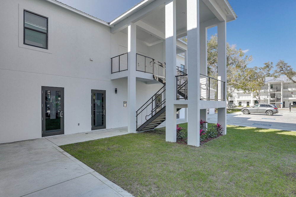 Walkable Downtown Labelle Apt w/ Private Balcony!