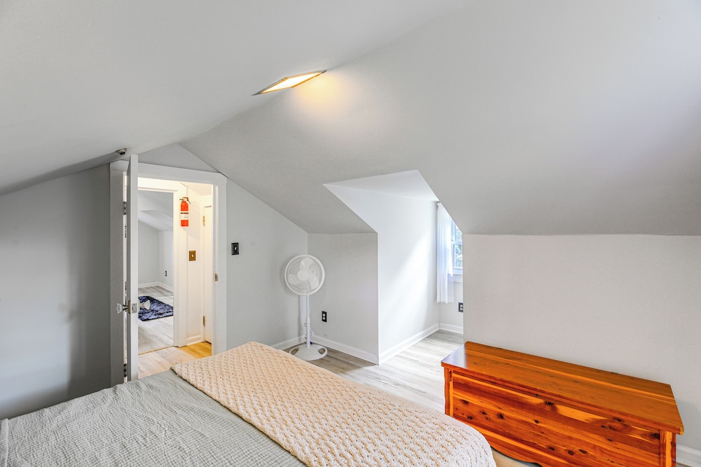 Updated Damascus Cottage on Appalachian Trail! view 5