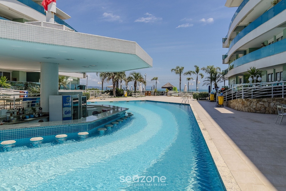 Apart in Cond. w/ Access to Beach and Pool Ave0232