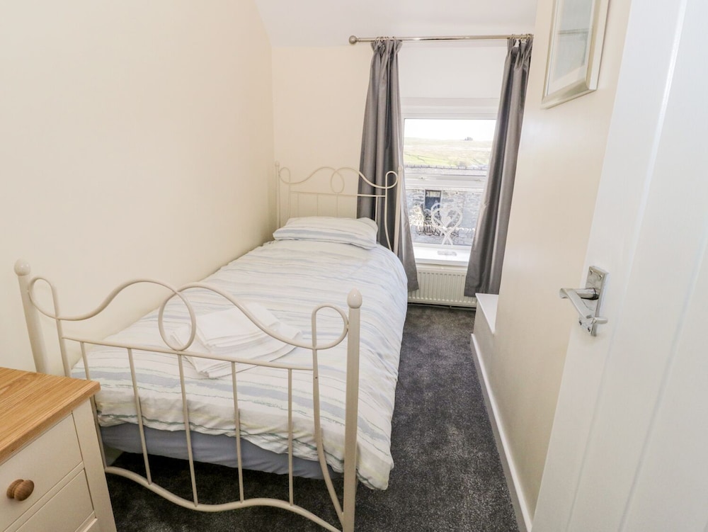 5 Ceirnioge Cottages view 4