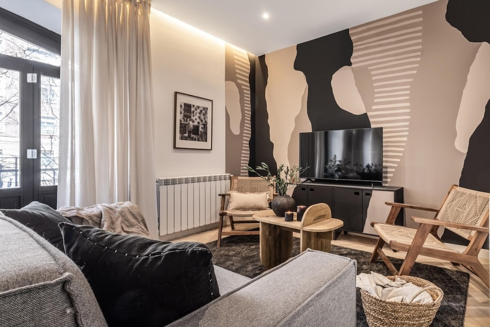 Baza - 3 Bedrooms and Office in Trafalgar