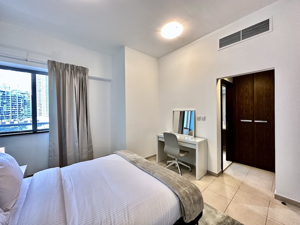 Lux BnB Executive Tower Business Bay