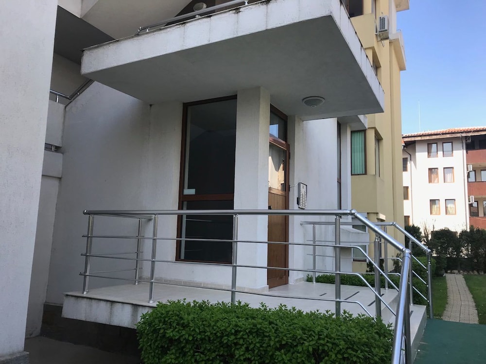 Lazur 5 Apartments