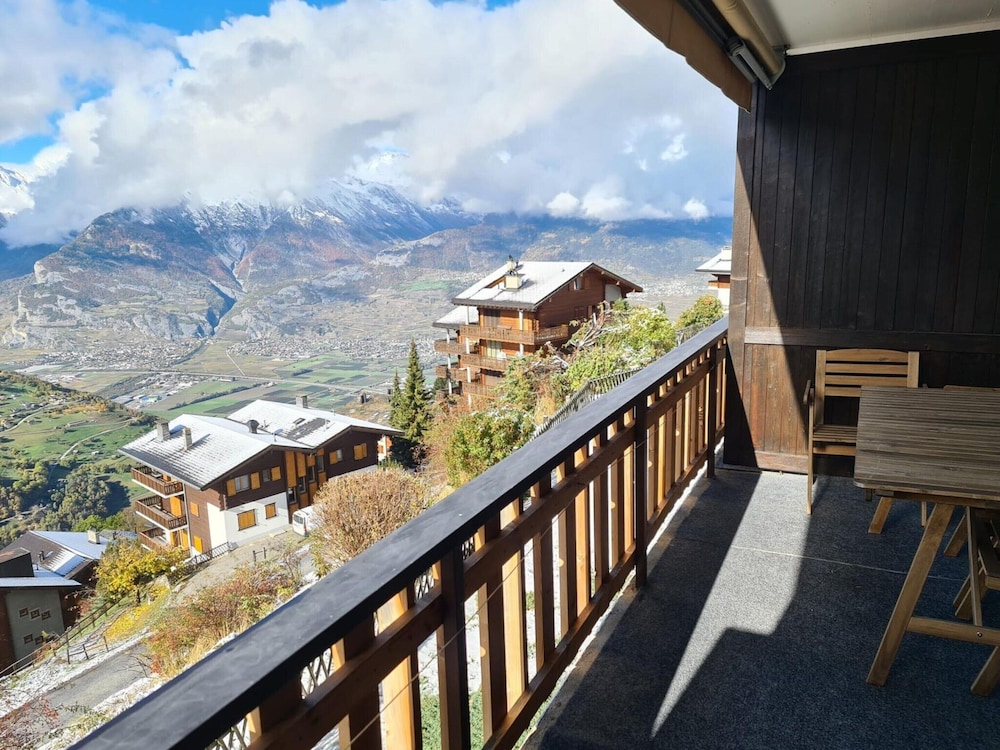 Flat in Veysonnaz Near Ski Lift & Valley Views