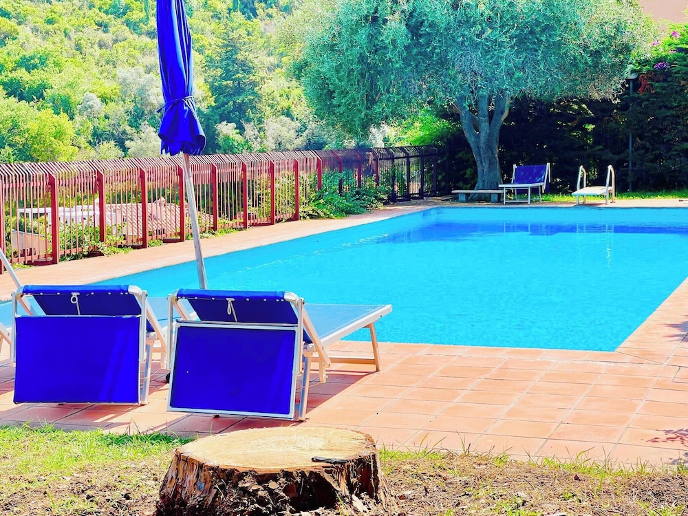 Charming Porto Santo Stefano Apartment With Pool Access