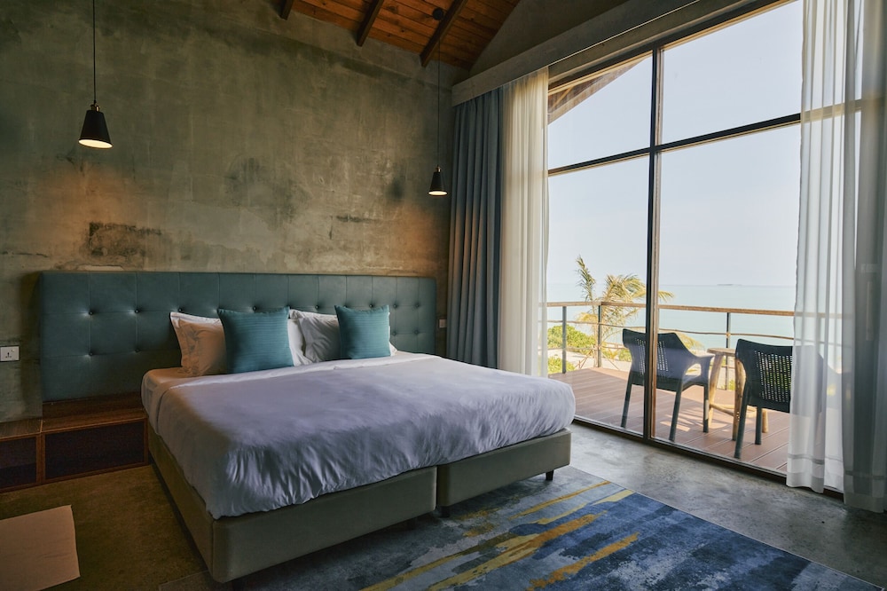 Araaik Beach Village