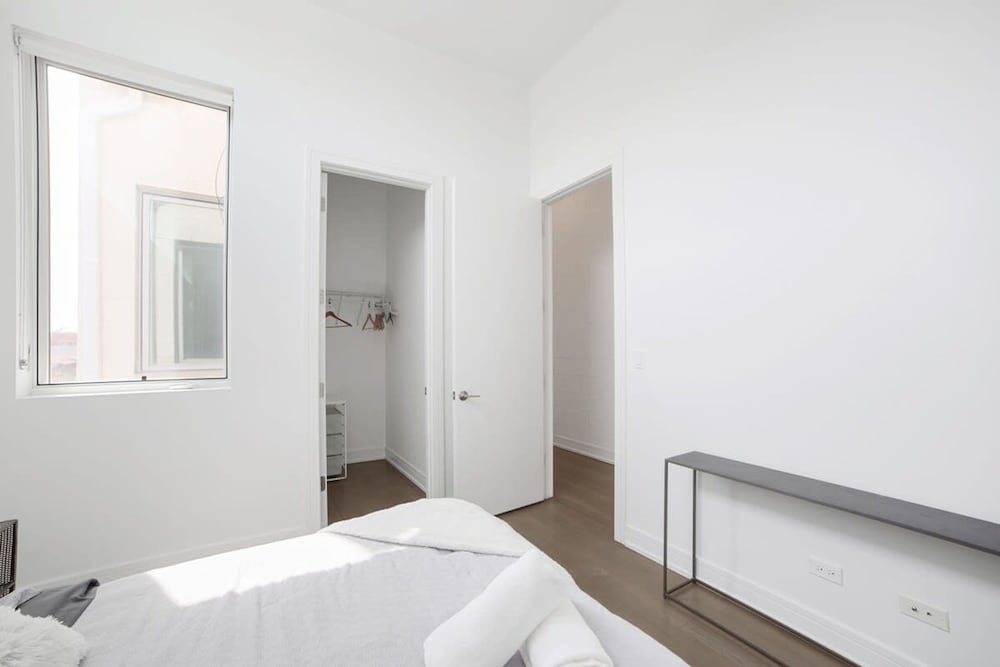 4-bedroom Penthouse w 2 Large Balconies Rooftop