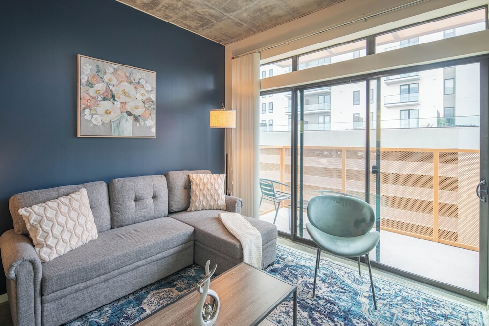 ROVE LIVING/KL - Roosevelt Point