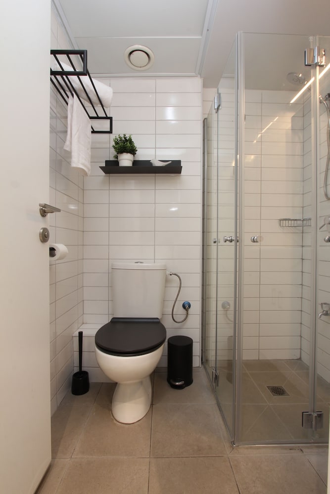 Solo STU apt TAU By Sea N Rent - C Bldg.