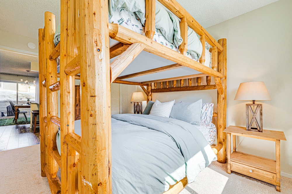 Fraser Condo w/ Ski Shuttle & Resort Amenities!
