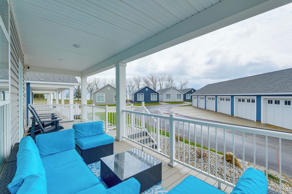 Furnished Screened Porch: Baypoint Resort Home!
