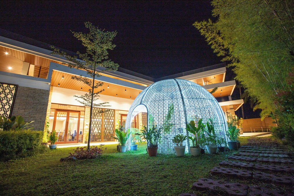 Alima ARQ Beach Resort