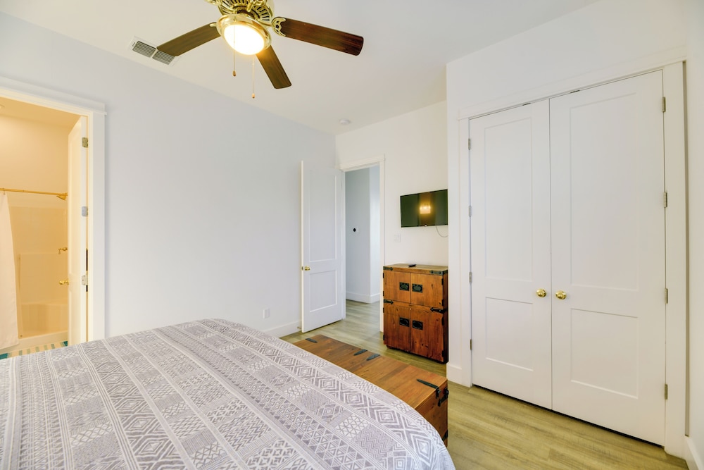 Walk to Beaches: Padre Island Escape w/ Dock