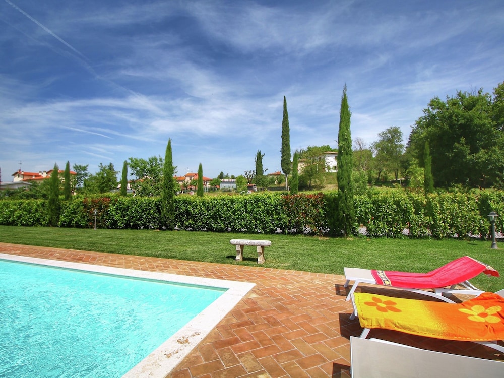 Cottage in Tuscany With Pool & Olive Groves