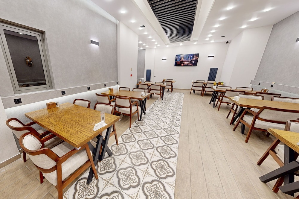 King City Otel - Image 49