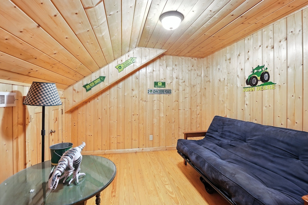 Secluded Mountain Retreat With Stunning Views 4 Bedroom Home