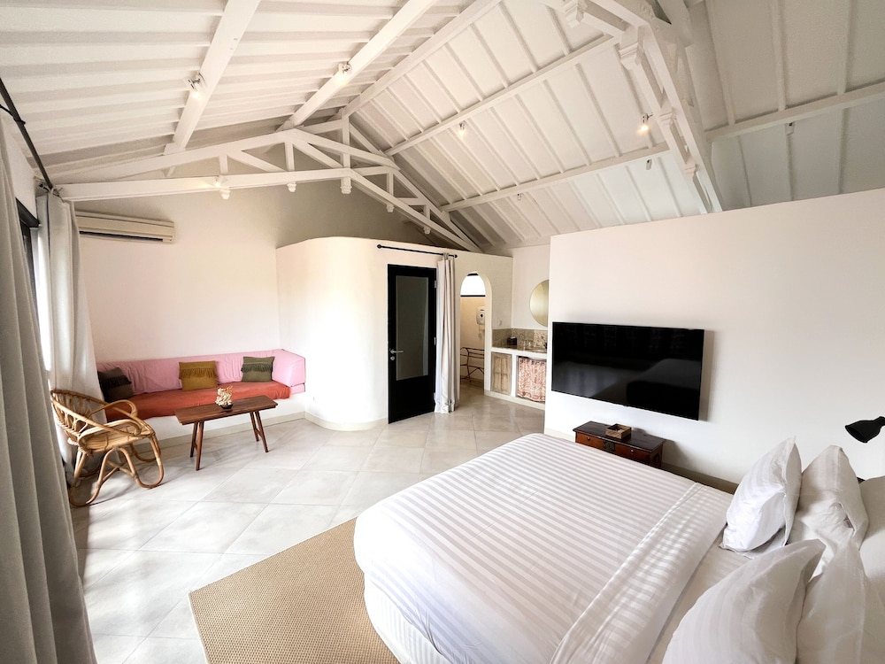 Lovely 2BR Villa Close to The Beach