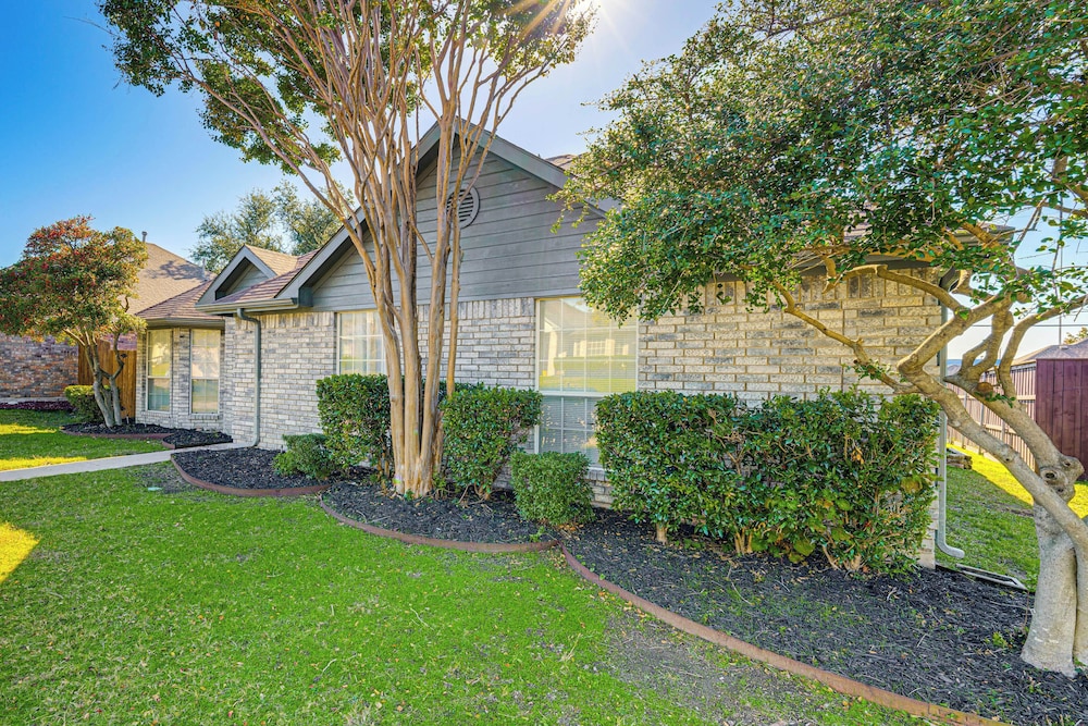 1/2 Mi to Frisco Commons! Family Getaway w/ Patio