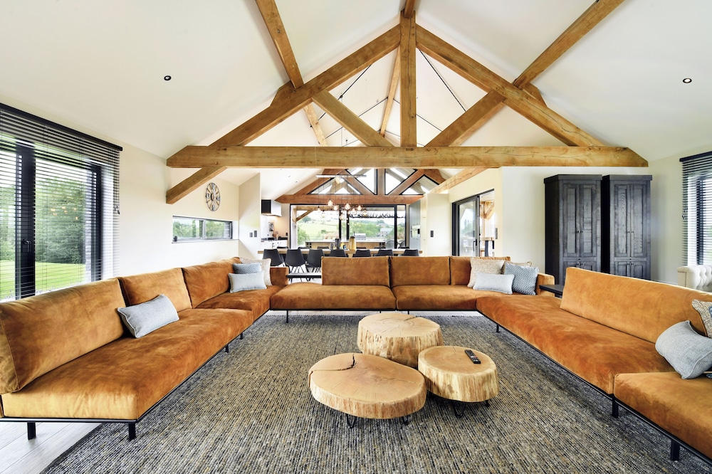 Luxury Villa Retreat at Durbuy Suites for 12 Pers