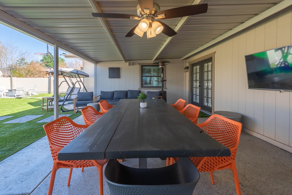 Phoenix 4 BDR Home With Outdoor Entertainment