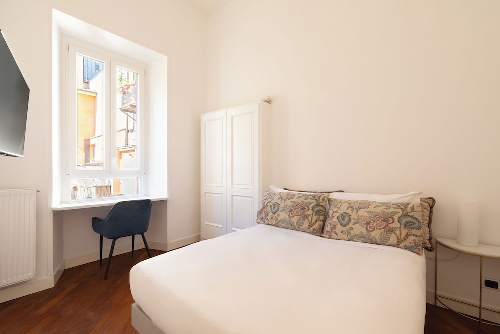 Pantheon Apartments