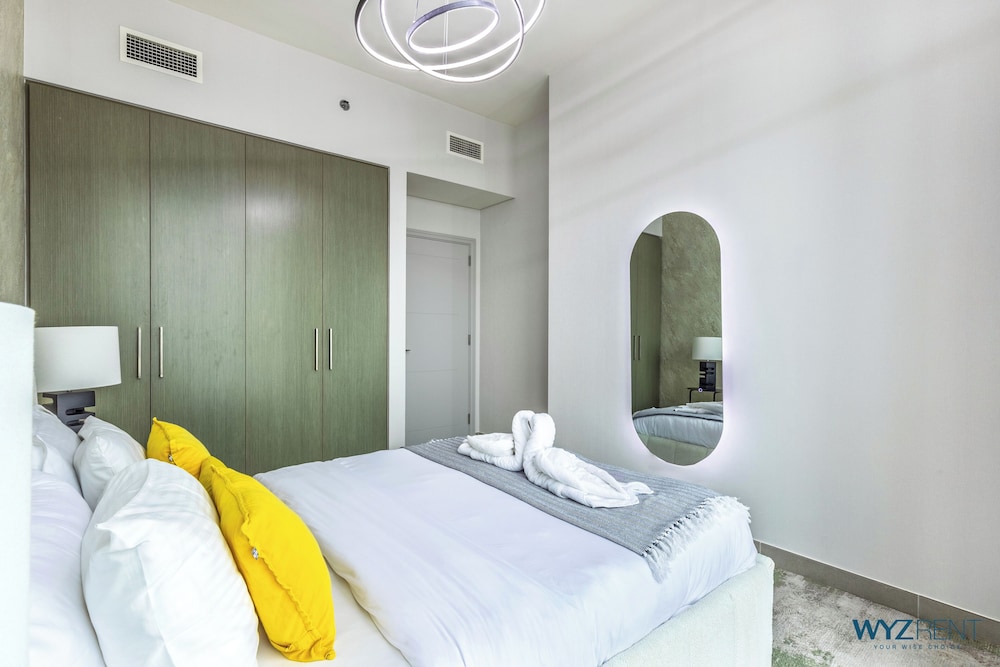 Modern 1BR Forte Near Burj & Mall