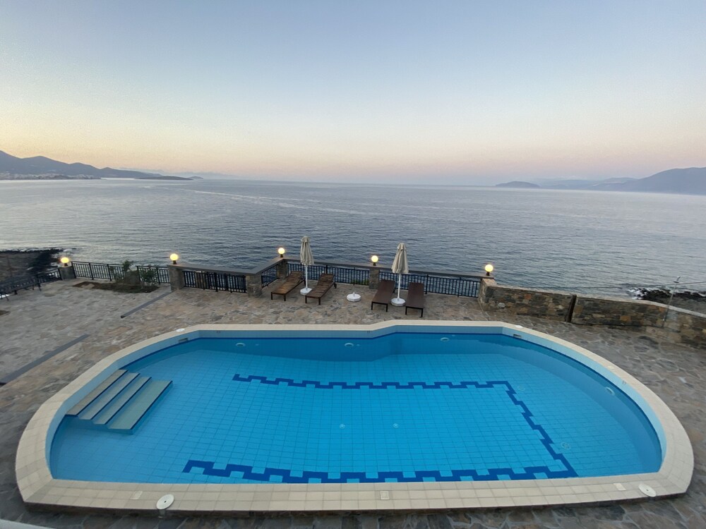 Ostria Apartments