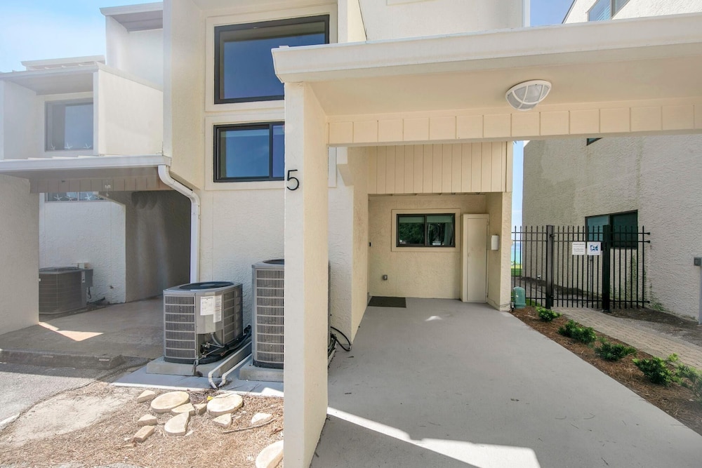Blue Mountain Beach Villas 5A