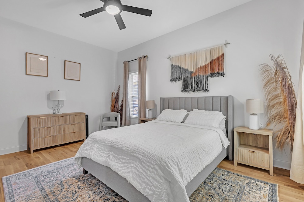 Stylish Bungalow Near Beltline & Breweries 4 Bedroom Bungalow