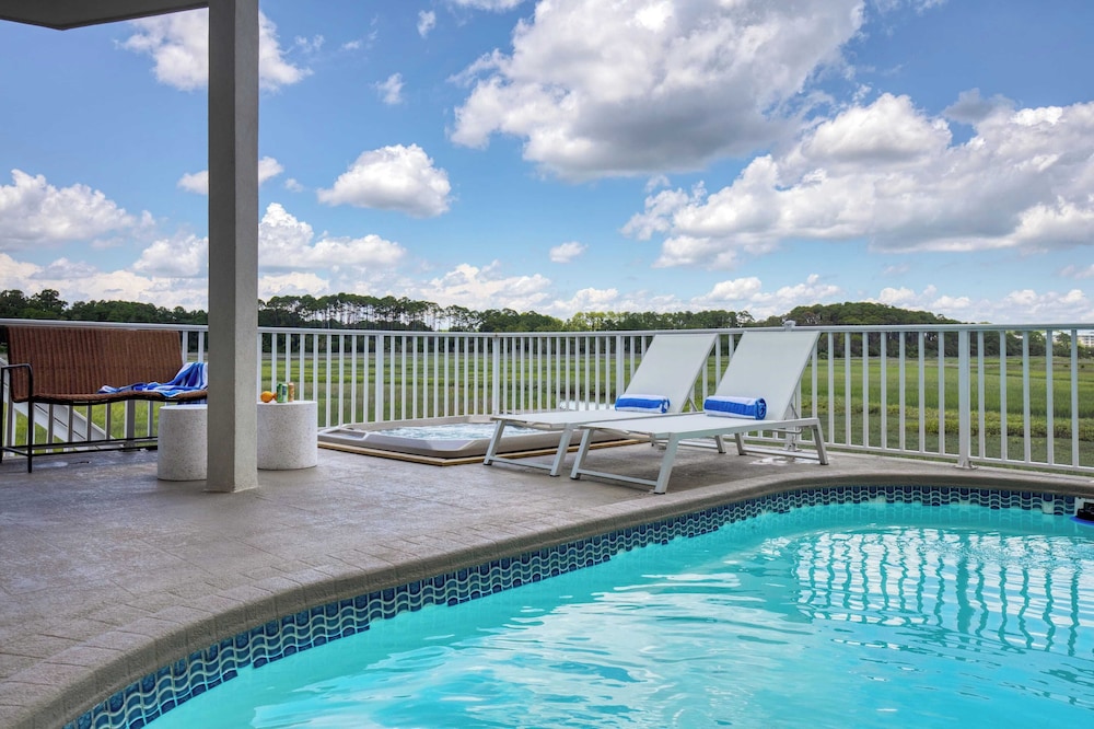 Sleeps 38 2 Homes, Steps to the Beach, Private Pool + Hottub, Game Room, Views