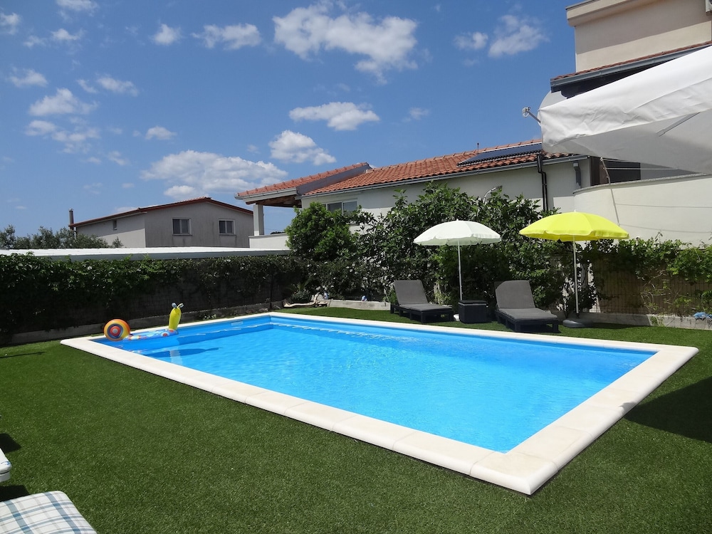 Ilsad Apartments - Apartment With Pool 80 Meters From sea - Great Location photo 2
