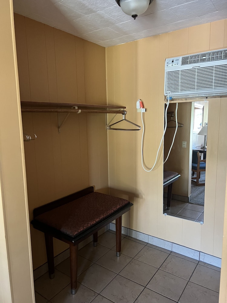 All Star Inn & Suites