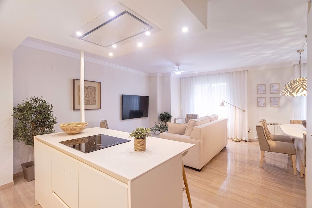 Bright 3bdroom Apartment in Granada. Recogidas III