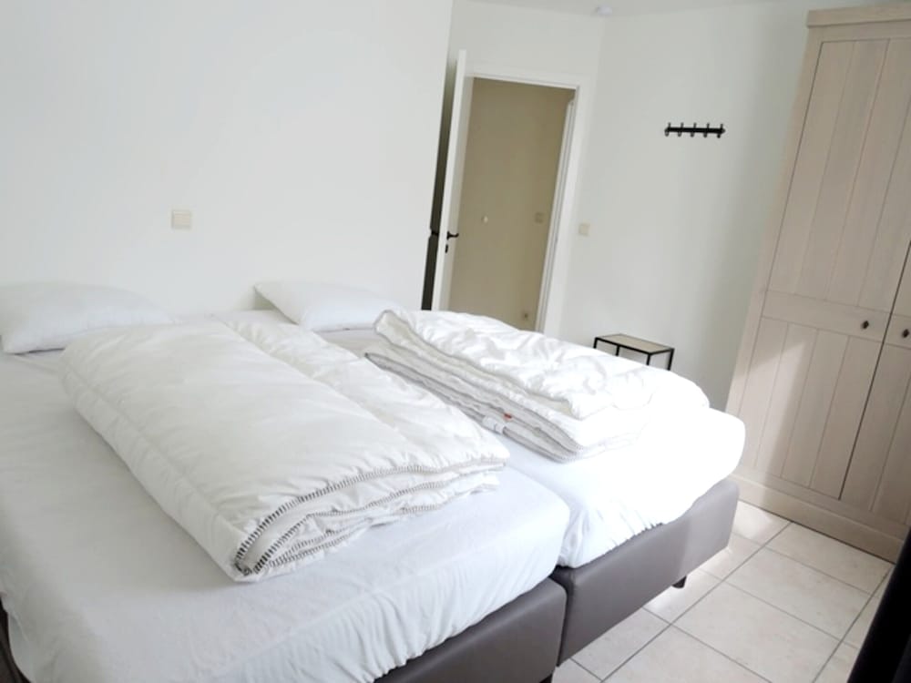 Apartment Near Epernayplein, Family-friendly Stay