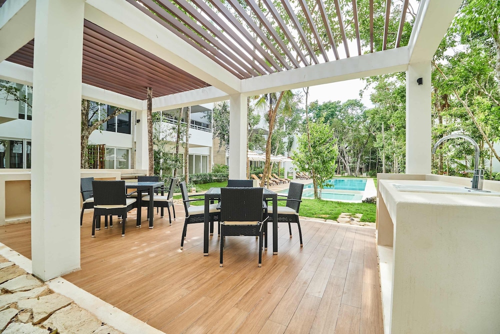 Amazing Apartment With Pools Gym BBQ Yoga Deck