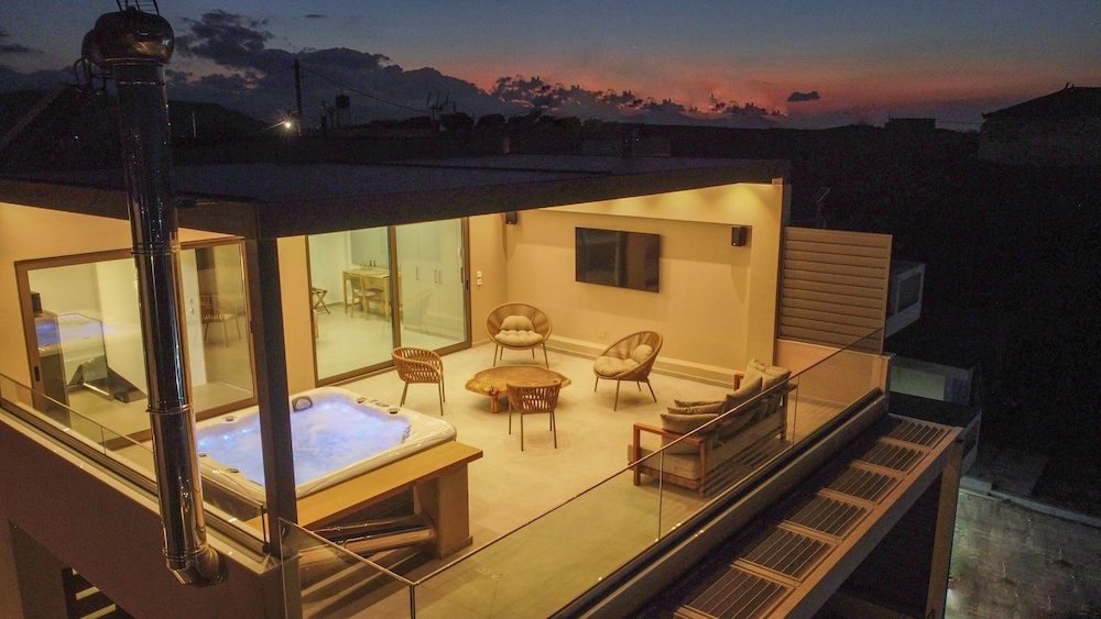Avelia Luxury Villa With Private Pool