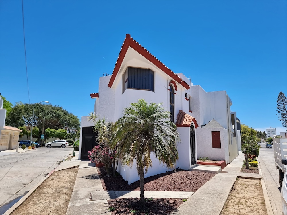 Casa Vacacional cerca del Malecón view 2