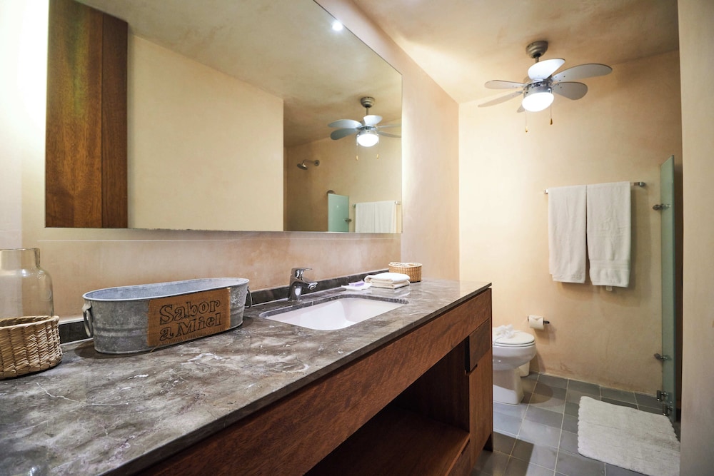 Sabor a Miel: Steps from the Beach & 5th Avenue