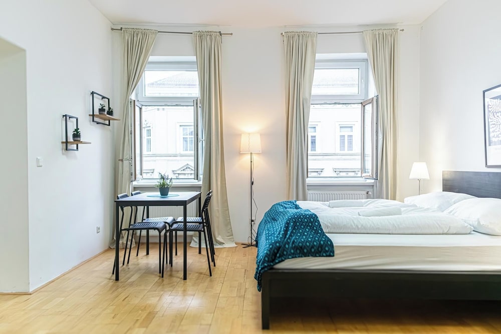 Budget 2BR Apt Near Wiener Stadthalle