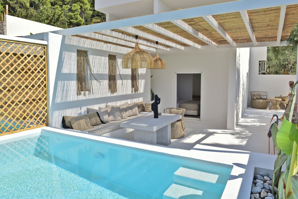 Natura Luxury Villas