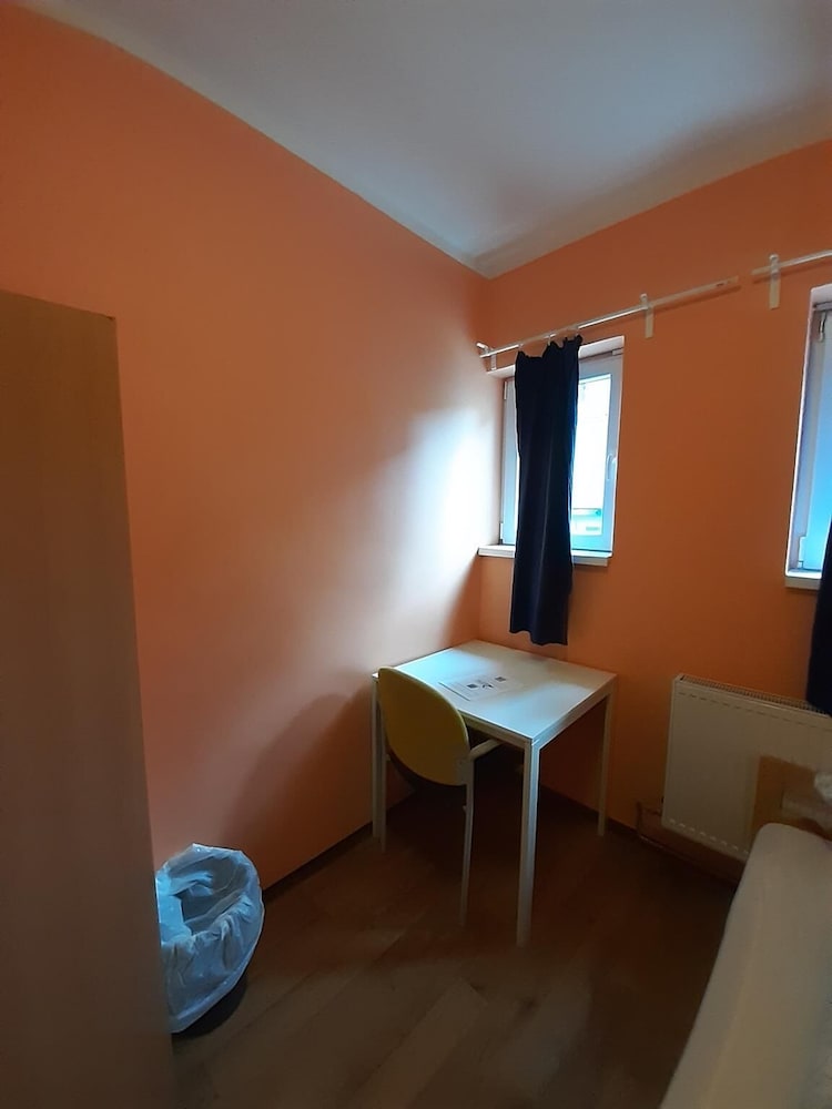 2-Rent Group Hostel Rooms&Apartments TUB19A