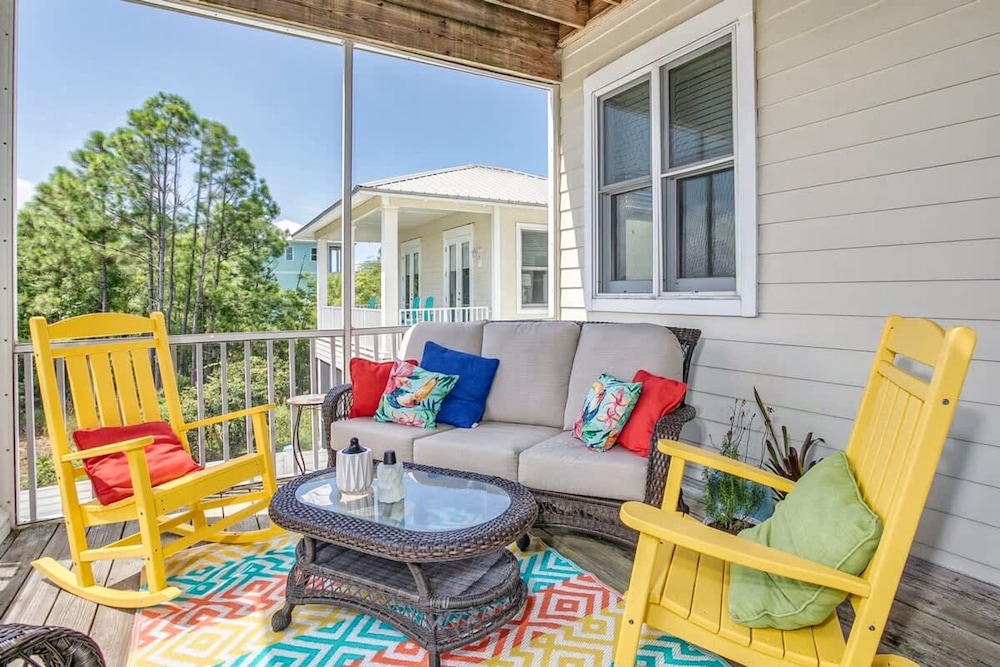 Gulf Shores Escape Walk to Waves Pool Golf Views