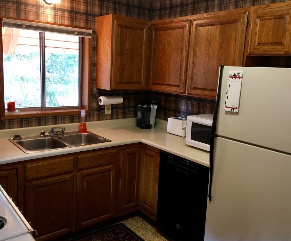Ashland Vacations - Whispering Pines Cabin Retreat - Property Image 20