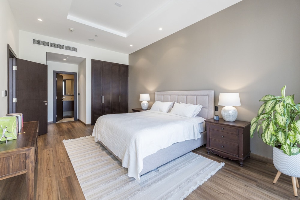 Emerald at Tiara Beach Residences With Atlantis Views