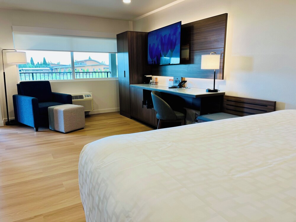 Clarion Pointe Mount Vernon - Burlington