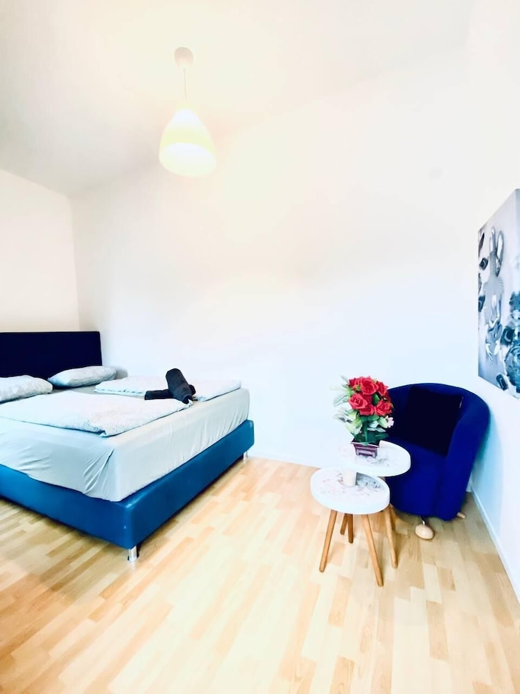 Spacious 4BR Apt Perfect for Groups